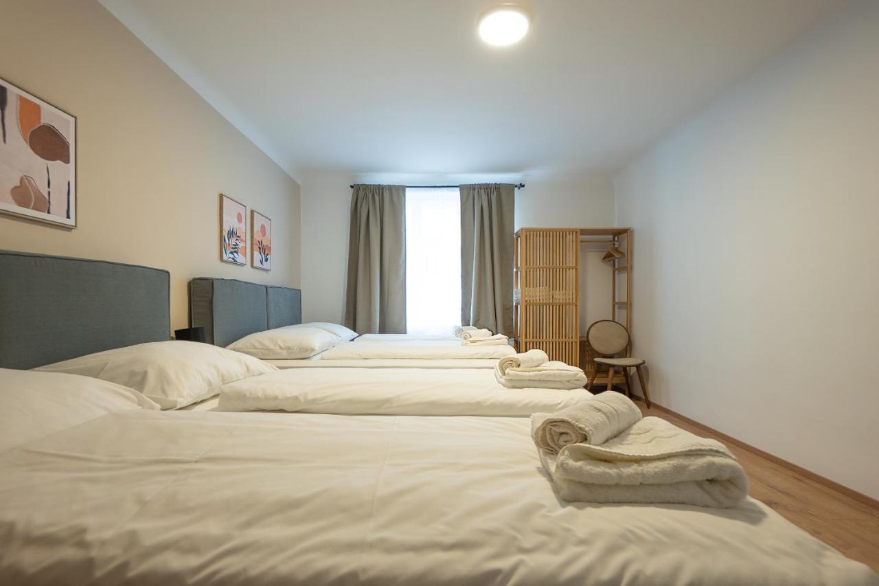 A 2-Bedroom Apartment With A King-Size Bed And A Balcony Is Located Just A 15-Minute Walk From Stephansplatz. Wien Exterior foto