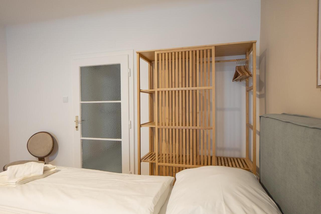 A 2-Bedroom Apartment With A King-Size Bed And A Balcony Is Located Just A 15-Minute Walk From Stephansplatz. Wien Exterior foto